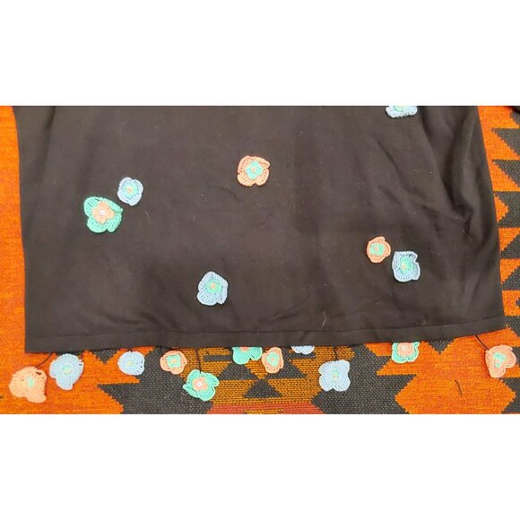 NEW Focus by Shani Women's Plus Size Black Sweater with Crochet Flowers. 2X - Picture 11 of 12